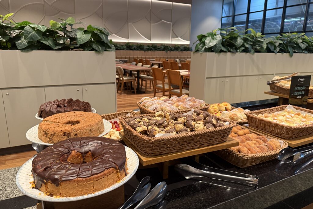 https://breakfastweekend.com.br/wp-content/uploads/2021/08/Holiday-Inn-1-1024x683.jpg