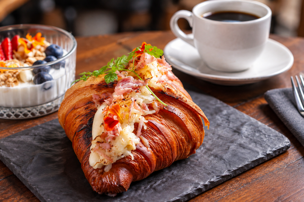 https://breakfastweekend.com.br/wp-content/uploads/2025/08/kofi_co-1024x683.png