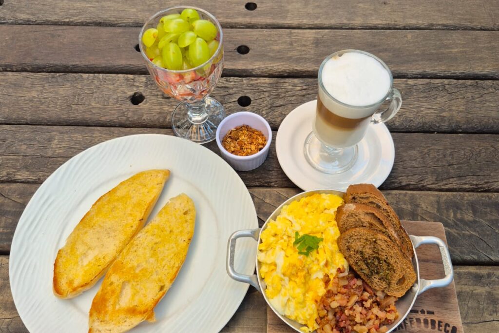 https://breakfastweekend.com.br/wp-content/uploads/2026/04/Cafe-do-Beco-2-1024x683.jpeg